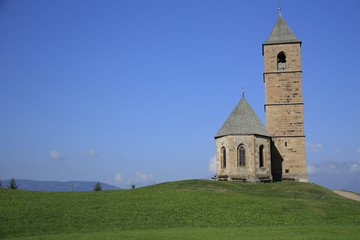 Fototapeta na wymiar St. Kathrein Kirche in Hafling, Südtirol, Italien, Europa