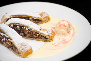 nut roll pie