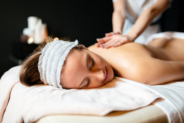Obraz na płótnie Canvas Beautiful woman enjoying massage