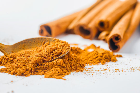 Ground cinnamon and cinnamon sticks