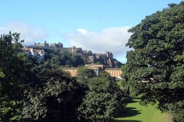 Fototapeta na wymiar Looking over Princes Street Gardens towards Edinburgh Castle.