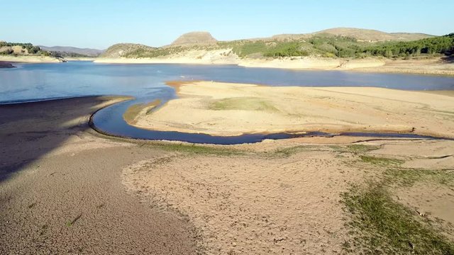 Pantano tranquera en sequia