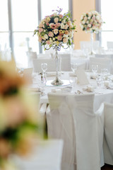 Fototapeta na wymiar Beautiful wedding tables and roses
