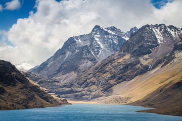 Fototapeta na wymiar Khota Thiya lake in the Bolivian Andes