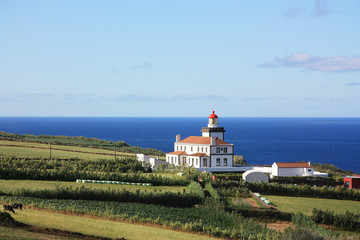 Fototapeta na wymiar Leuchtturm auf São Miguel, Azoren Inselgruppe im Nordatlantik. Portugal