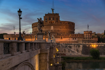 Castel sant'angelo di sera - Roma , Italia 