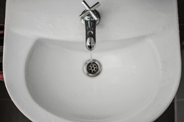 Overflowing water from the washbasin