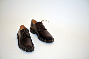 braune Lederschuhe, Herrenschuhe, Halbschuhe, Schnürschuhe, Herrenhalbschuhe, Schuhpaar, Maßschuhe, Straßenschuhe, Derby, Blucher, Mode,  