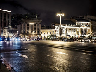Fototapeta na wymiar night time city moscow traffic on the streets