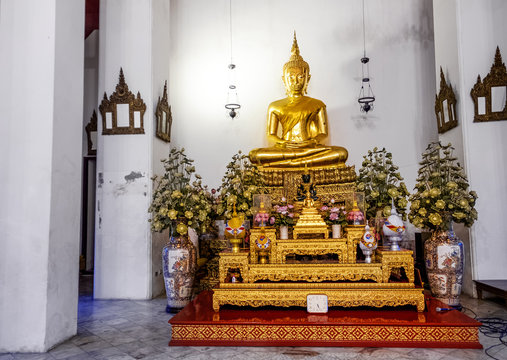 Big Golden Buddha image inside the hall of Wat Pho public temple, Bangkok, Thailand.