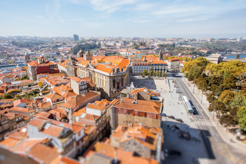 Obraz premium Aerial cityscape view on the old town of Porto city during the sunny day in Portugal