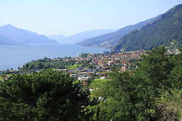 Fototapeta na wymiar Dongo, Gemeinde Gravedona am Comer See in Italien, Seeblick