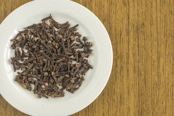 White dish with raw clove