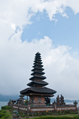 Fototapeta na wymiar Pura Ulun Danu Beratan famous Hindu Bali temple with blue sky