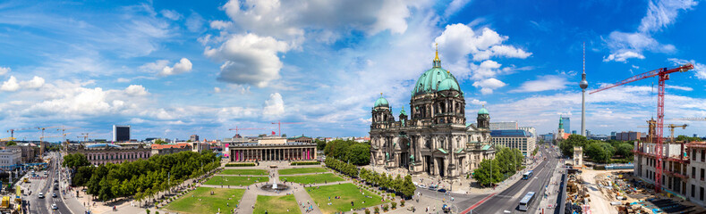 Fototapeta na wymiar View of Berlin Cathedral