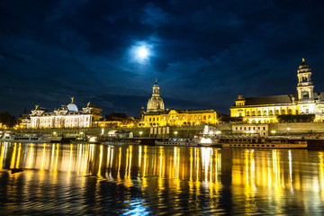 Fototapeta na wymiar \Dresden in night