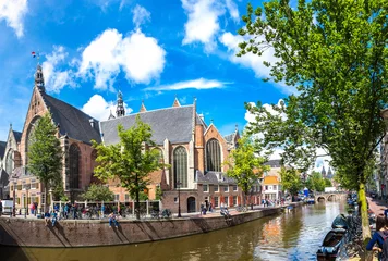 Fotobehang Oude Kerk (Old Church) in Amsterdam © Sergii Figurnyi