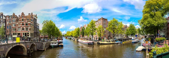Zelfklevend Fotobehang Kanaal en brug in Amsterdam © Sergii Figurnyi