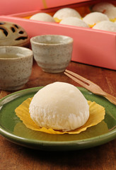 Sticky rice cake on green plate