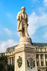 Fototapeta premium Statue of Ion Heliade in Bucharest