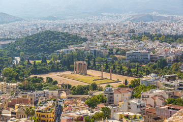 Fototapeta na wymiar Temple of Zeus in Athens, Greece