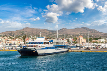 Fototapeta na wymiar Port in Aegina island