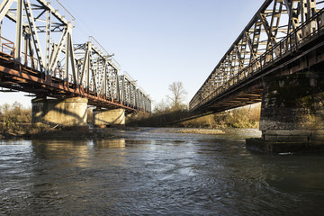 Два моста через реку