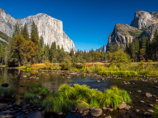 Naklejka na ściany i meble Yosemite Fall 2017