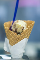 lume/Rose aus Schokoladen und keks Eis, leckerer Genuss im Urlaub