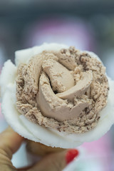 lume/Rose aus Schokoladen und Zitronen Eis, leckerer Genuss im Urlaub