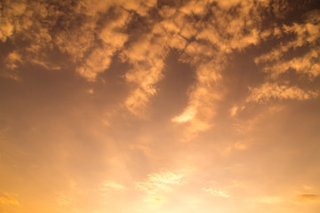 Fototapeta premium clouds in the sky at sunset as background