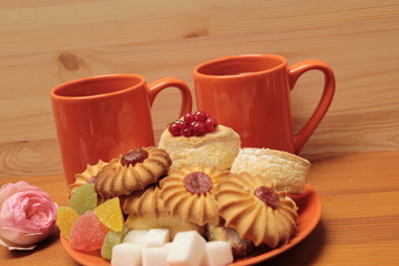 Shortbread with tea in orange circles.