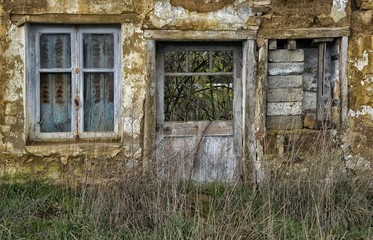 Fototapeta na wymiar Maison ruinée à Viriat, Ain, France