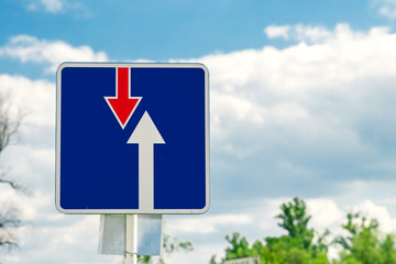 Oncoming vehicles have priority road sign