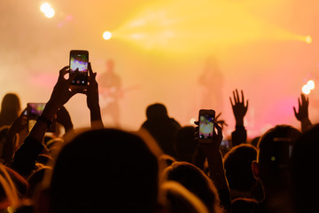 Concert visitor shoots video on a smartphone