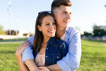 Obraz premium Beautiful young couple in love in the park.