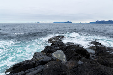 Fototapeta na wymiar Rocas en la costa de Noruega