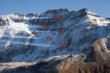 Jets in "Eiger"-Formation