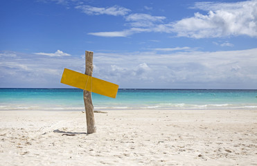 Wooden sign on a beautiful Caribbean beach - 181137923