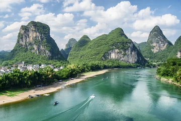 Fototapete Guilin Blick auf den Li-Fluss (Lijiang-Fluss) mit azurblauem Wasser