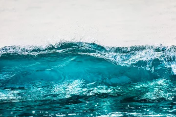 Foto auf Acrylglas Wasser transparente blaue Wellenstruktur hautnah