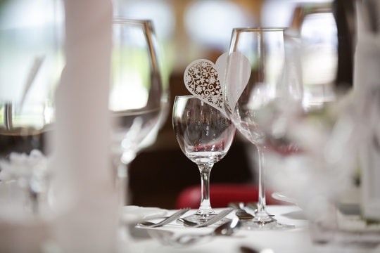 Glas mit Herz, Tischdekoration bei einer Hochzeit