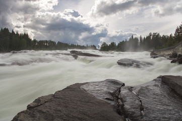 Une rivière prise en pose longue