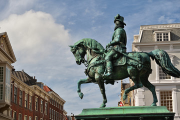 Fototapeta na wymiar Reiterstandbild des Wilhelm von Oranien in Den Haag 