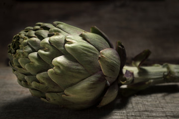 Obraz premium artichoke on wood