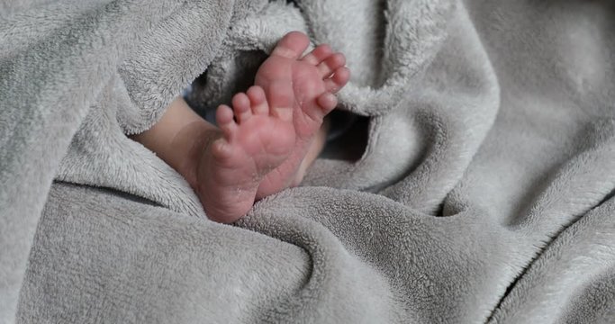 baby feet movement