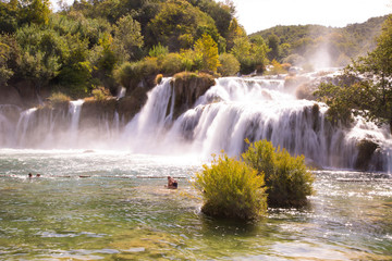 Obraz premium beeindruckende Wasserfälle im Krka Nationalpark und im NP Plitvicer Seen