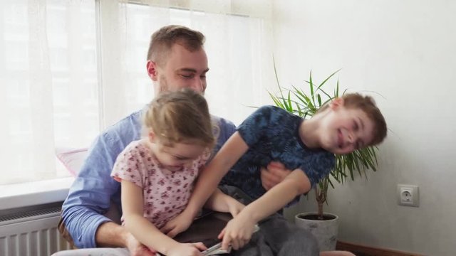 Children pull the tablet out of each other's hands