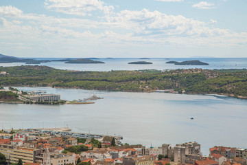 Obraz premium Panorama der Küstenstadt Sibenik in Dalmatien, Kroatien