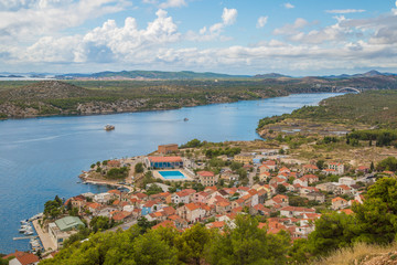 Panorama der Küstenstadt Sibenik in Dalmatien, Kroatien